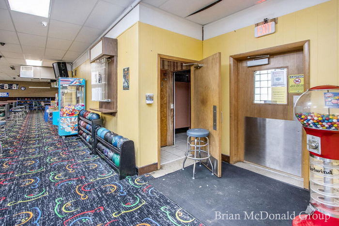 Snowdens Sunset Lanes - Brian Mcdonald Group Real Estate Listing Photo (newer photo)